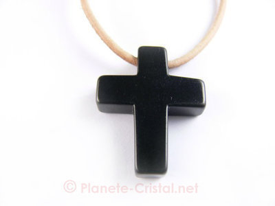 Pendentif croix noire en onyx pierre naturelle