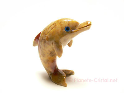 Sculpture d'un dauphin qui saute en pierre minral