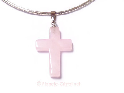 Bijou pendentif croix en quartz rose