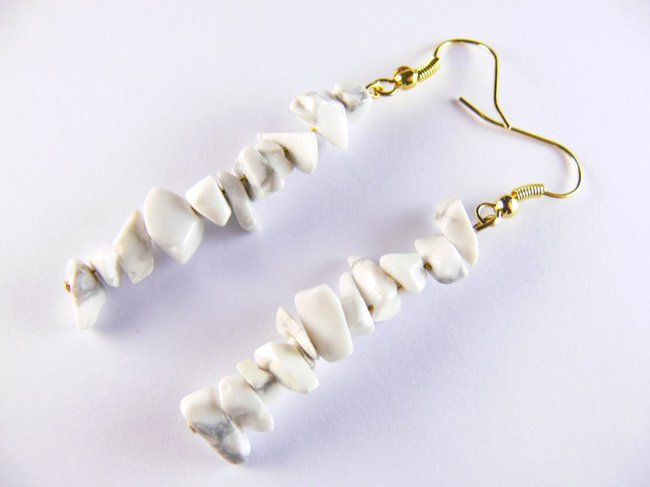 Boucles d'oreilles howlite blanche polies