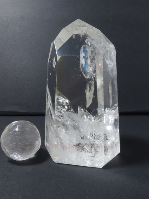 Cristal de roche pointe polie taille intermédiaire
