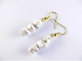 Boucles d'oreilles blanche en howlite
