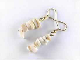 Petites boucles d'oreilles nacre naturelle