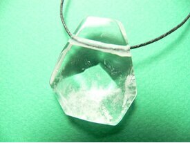 Pendentif cristal de roche fantaisie