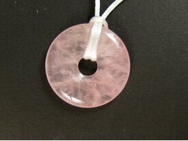 Pendentif pi chinois en quartz rose