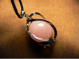 Pendentif quartz rose dans une spirale