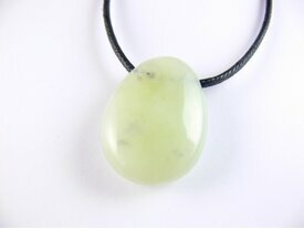 Pendentif serpentine minéral