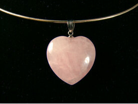 Pendentif coeur rose en quartz rose rond