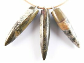 Grand pendentif fossile Orthoceras marron