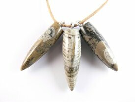 Petit pendentif fossile marron