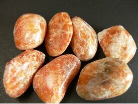 Calcite rouge aspect brut