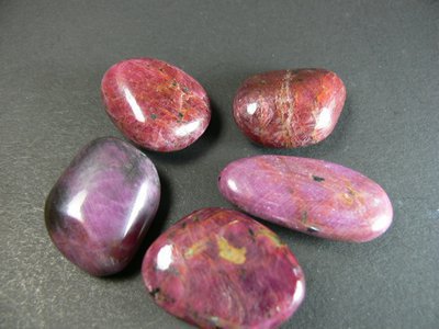 Rubis en pierre roulée