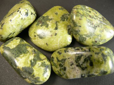 Serpentine-Jade en pierre galet