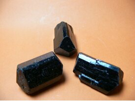 Brut tourmaline noire bi-terminée 