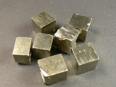Pyrite pierre cube natif