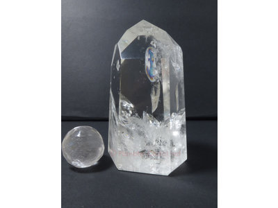 Cristal de roche pointe polie taille intermédiaire