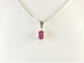 Pendentif tourmaline rouge ovale
