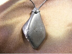 Pendentif shungite losange