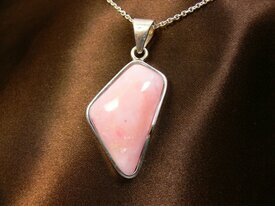 Pendentif opale rose