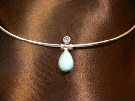 Pendentif larimar et puce de pierre de lune