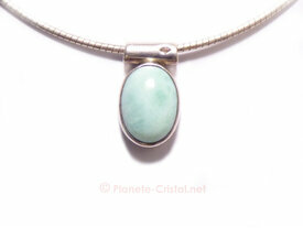 Cabochon en pendentif larimar