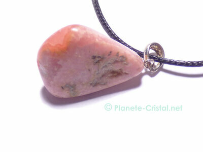 Belle couleur rose pour ce pendant en rhodochrosite vritable