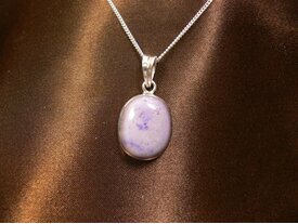 Pendentif jaspe mauve cabochon