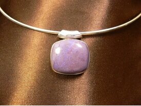 Pendentif jaspe violet