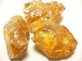Calcite miel dorée galet brut