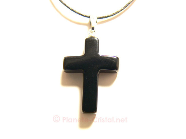 Pendentif petite croix noire bélière