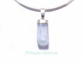 Pendentif aigue-marine brute en cristal isole 