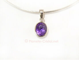 Pendentif amethyste taillee ovale serti clos