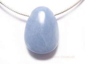 Pendentif pierre trouée angélite bleue