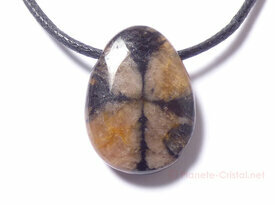 Pendentif pierre trouee chiastolite