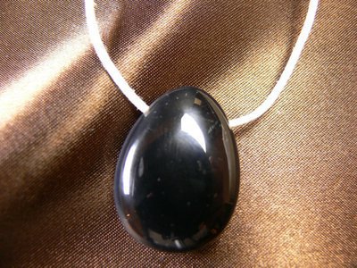 Pendentif pierre noire onyx 