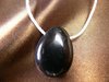 Onyx noir en joli pendentif pierre perce polie naturelle