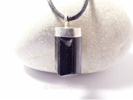 Pendentif tourmaline noire brute