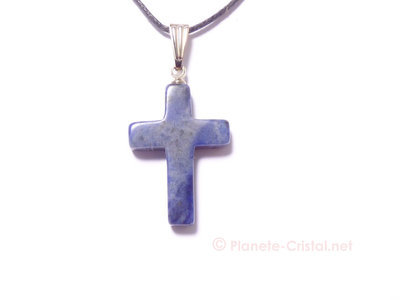 Pendentif petite croix sodalite bleue