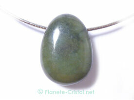 pendentif pierre trouee jade jadeite verte
