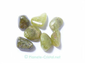Petit grenat vert naturel pierre roulee