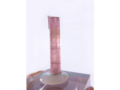 Jolie tourmaline rose pierre de collection v�ritable brut