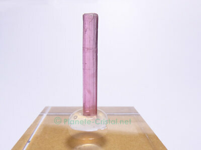 Tourmaline rose violine soutenue naturelle en prisme brut