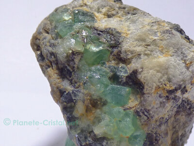 Cristaux d'�meraudes sur gangue brute naturelle