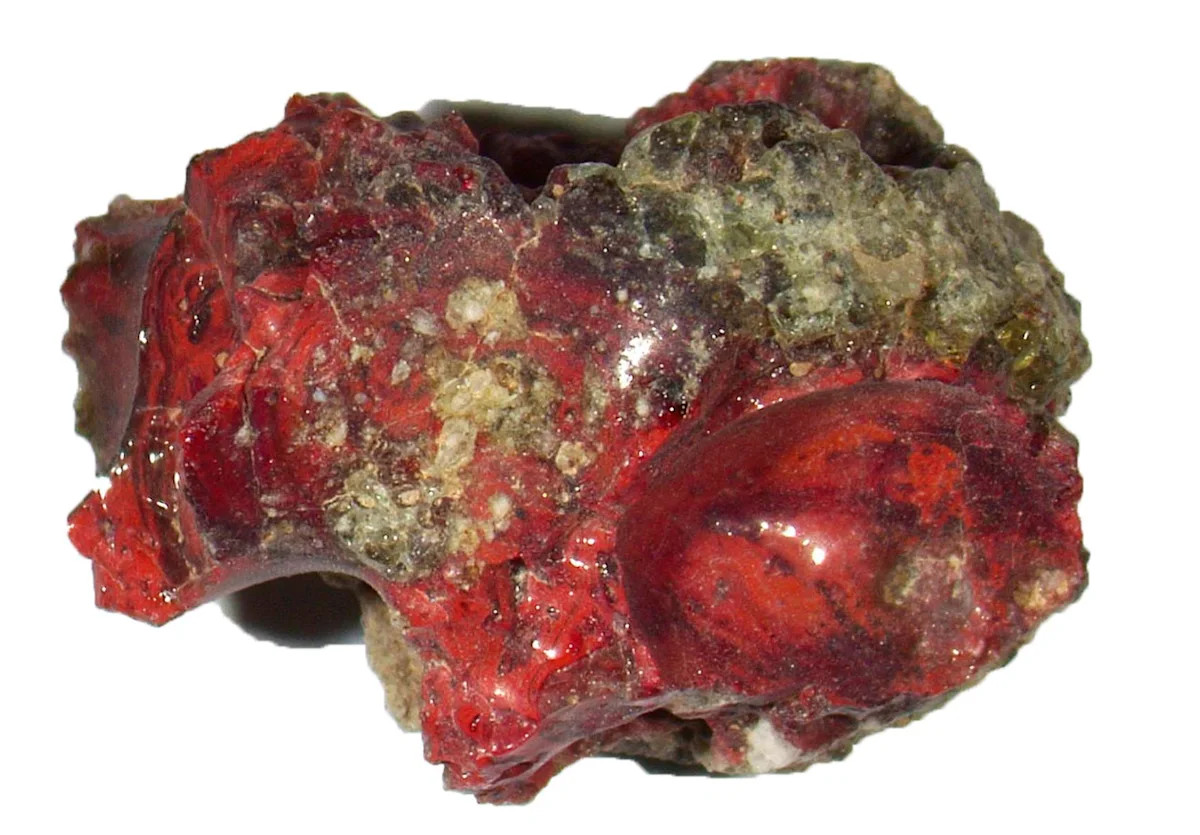 V&eacute;ritable &eacute;chantillon de Trinitite rouge encapsulant un clathrate 