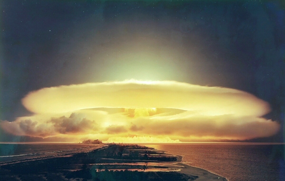 Essai nucl&eacute;aire fran&ccedil;ais Encelade sur l'atoll de Mururoa en 1971