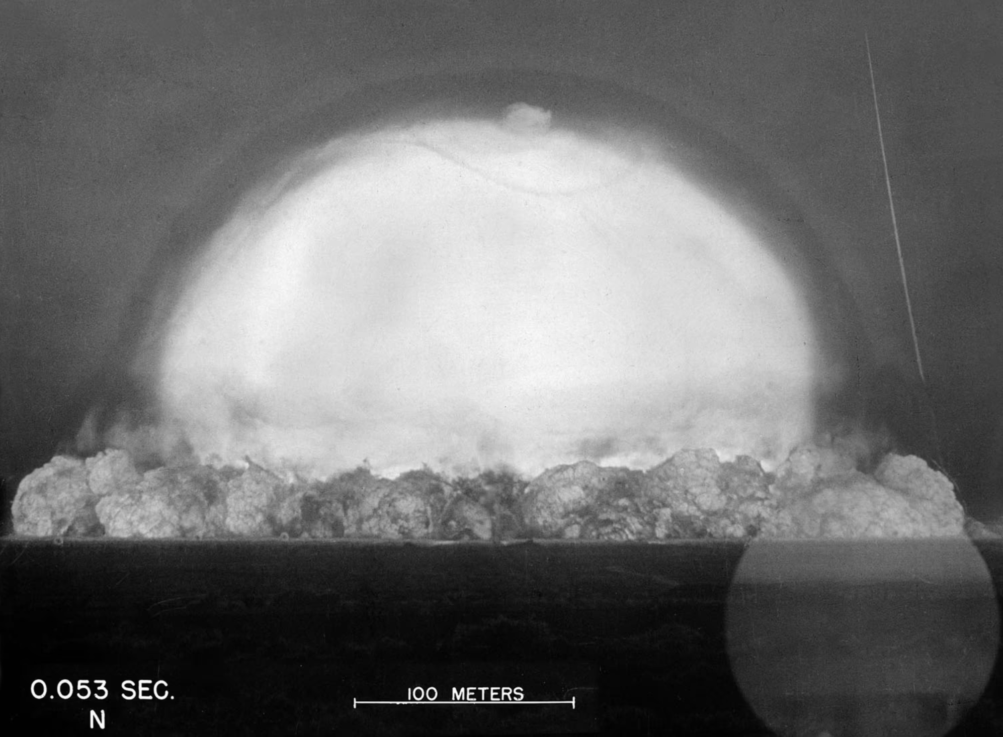 Premi&egrave;re explosion nucl&eacute;aire du projet Manhattan et l'explosion de Trinity Juin 1945