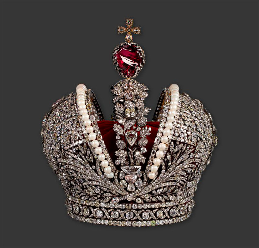 Patrimoine russe : la Couronne Impériale de Russie diamants et Spinelle rouge