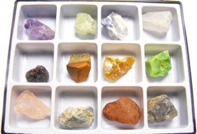 Boite collection de minéraux bruts