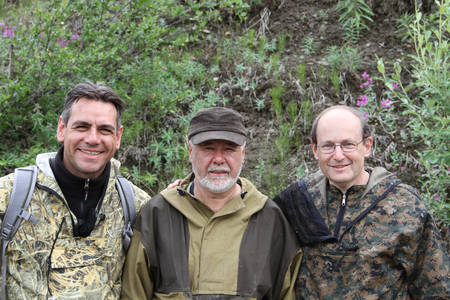Luca Bindi, Valery Kryachko et Paul Steinhardt dans les montagnes Koryaks